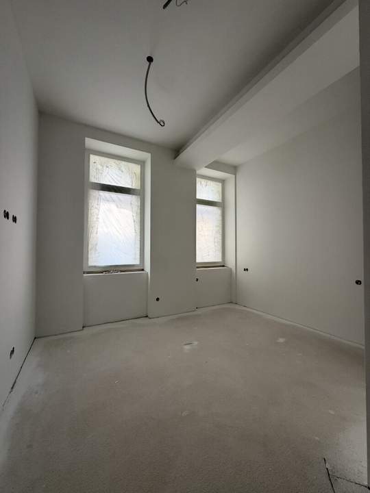 Perfekte 2-Zimmer-Anlegerwohnung im Altbau: Vollsaniert mit Kurzzeitvermietungs-Bewilligung!