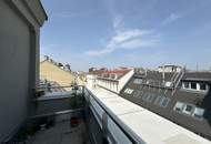 UNBEFRISTET: große 5 Zimmer im frisch ausgebauten Dachgeschoss mit Balkon!