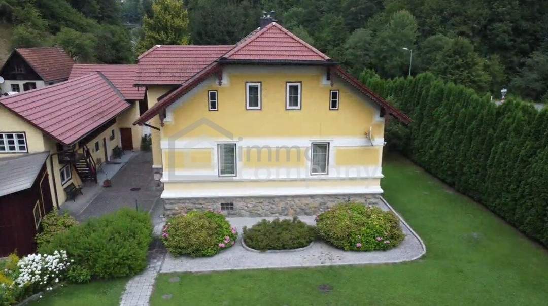 Elegantes Landhaus mit privatem Waldstück