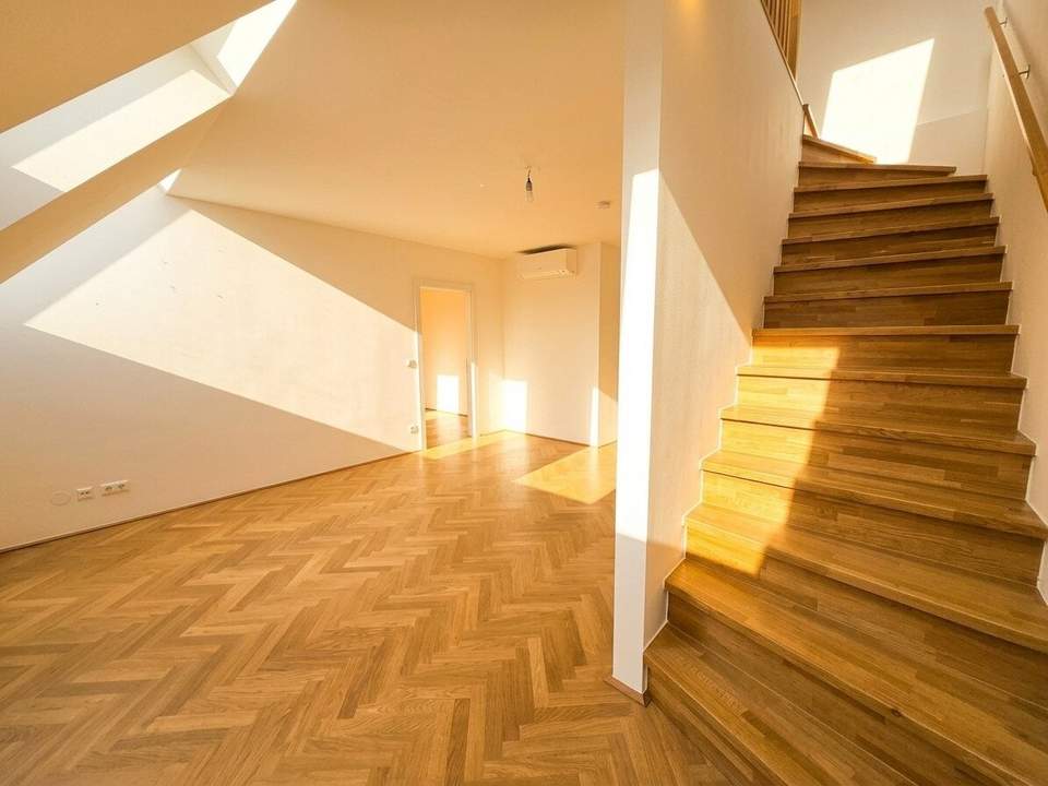 Großzügige klimatisierte DG-Maisonette - 3 Zimmer + große Galerie und 2 Terrassen - Schulgasse