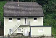 Kleines Häuschen am Waldrand