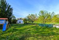 Neuer Preis! Bad Vöslau! Sanierungsbedürftiger entkernter Bungalow zum Kauf mit großem Garten!