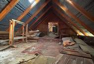 Sanierungsbedürftiges, preiswertes Einfamilienhaus mit Nebengebäuden