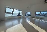 Therapieräume/ Yogastudio/ Atelier: Absolutes Lichtjuwel im Dachgeschoss zur Vermietung