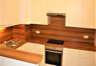 TERRASSENHIT, UNBEFRISTET, 86 m2 Altbau mit 30 m2 Freifläche, 3 Zimmer, Komplettküche, Wannenbad, Parketten, Hofruhelage