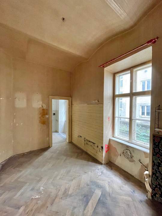 Altbauwohnung in Toplage inklusive Innenhof zu verkaufen (Provisionsfrei)