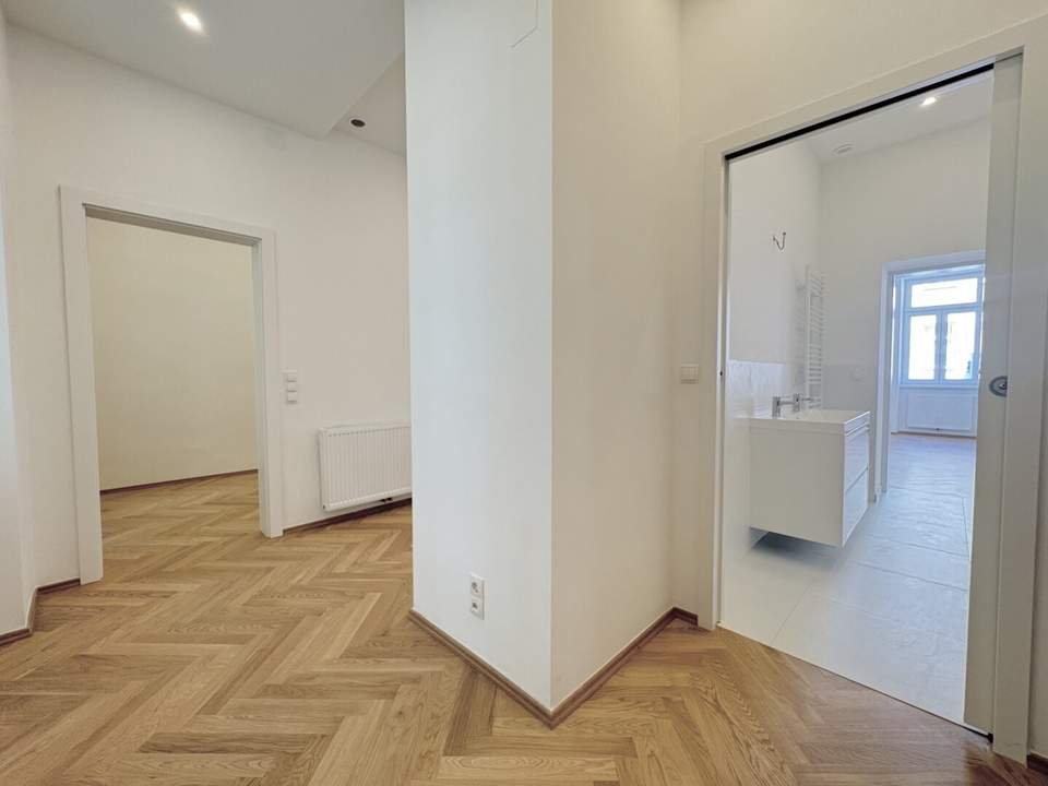 ZUM VERLIEBEN! - TRAUMHAFT SANIERTE 3-ZIMMER-WOHNUNG IM STILALTBAU, BALKON IN DEN LAUSCHIGEN INNENHOF MÖGLICH