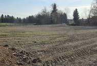 Baugrundstück im Dorfgebiet mit angrenzendem Freilangrund in sehr ruhiger Lage mit Ganztagssonne.