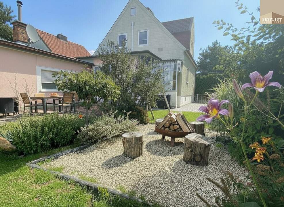 Einfamilienhaus mit Zubau - Tiefgarage und Garten