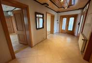 Großzügige Liegenschaft | attraktives Einfamilienhaus mit Galerie|1.706 m² Grundstück | 2 Garagen!