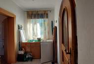 Haus mit zwei getrennten Wohneinheiten in ruhiger Lage