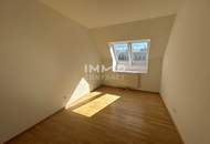 ERSTBEZUG - 4 Zimmer DG Wohnung mit Freifläche