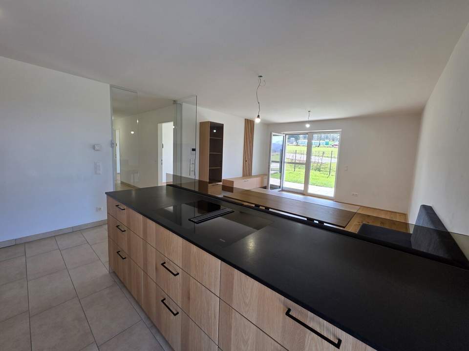 Neuwertige, sonnige 4-Zimmer Whg. mit Terrasse und Eigengarten