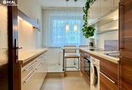 Neuer Preis - 3 getrennte Zimmer mit großer Loggia zum Innenhof