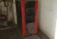 Sanierungsbedürftiges Einfamilienhaus mit diversen Nebenräumen!