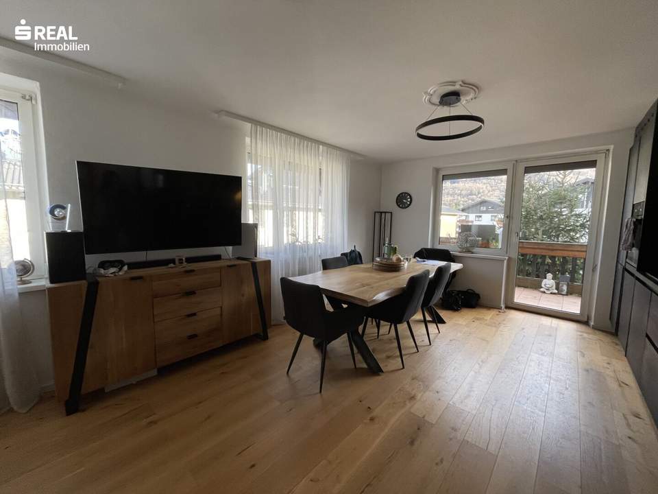 Helle 3-Zimmer-Wohnung mit hochwertiger Einbauküche und Balkon