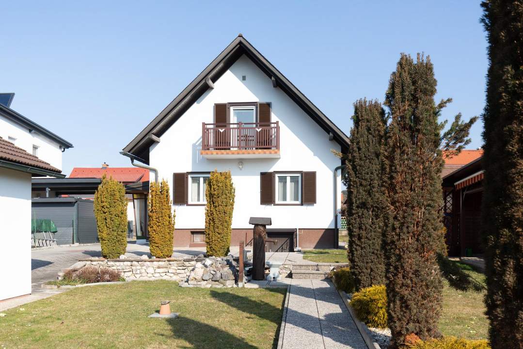 Liebevoll gepflegtes Einfamilienhaus mit viel Garten in ruhiger Lage