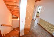 Großes Eckgrundstück mit renovierungsbedürftigem Haus!