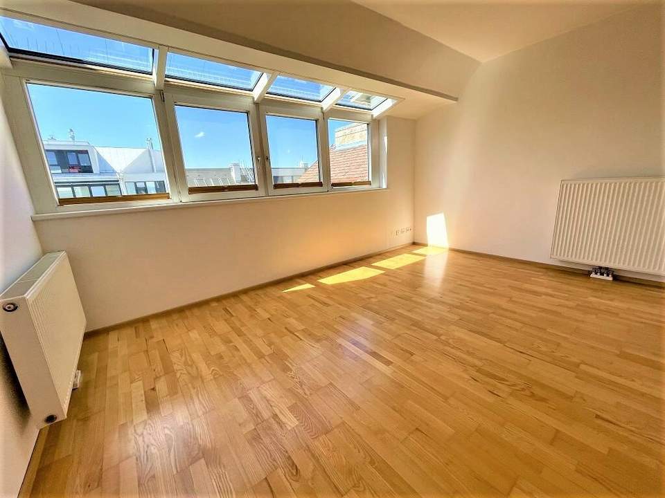 DACHGESCHOSS, INNSTRASSE, 42 m2 Neubau mit 2 m2 Balkon, 2 Zimmer, Komplettküche, Wannenbad, Parketten