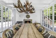 Zeitlose Eleganz im Wienerwald – Historische Villa auf 33.000 m² Privatgrund