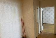 Sanierungsbedürftige 2-Zimmerwohnung beim SMZ Ost mit Loggia