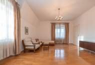 Traumhafte Altbauvilla mit Einliegerwohnung und großem Garten in Badennähe