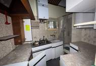 Wohnung mit Potential: Sanierungsbedürftige 2-Zimmer Wohnung nahe Augarten