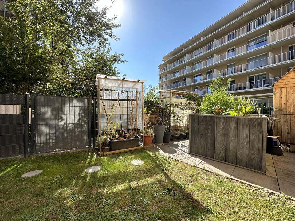 Wohlfühloase mit gemütlichem Garten, 2 Zimmern und TG-Stellplatz nahe Augarten