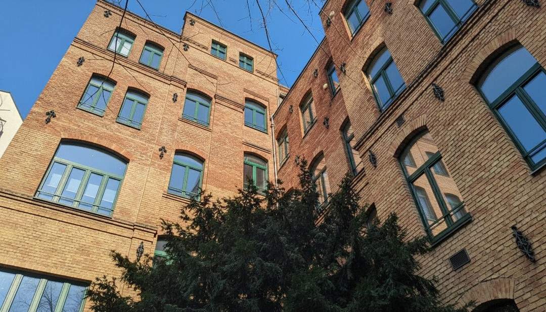 Eisenhof – Loftbüro im Backsteinbau