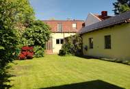 "Ein/Zwei/Dreifamilienhaus mitten im Ortszentrum!"
