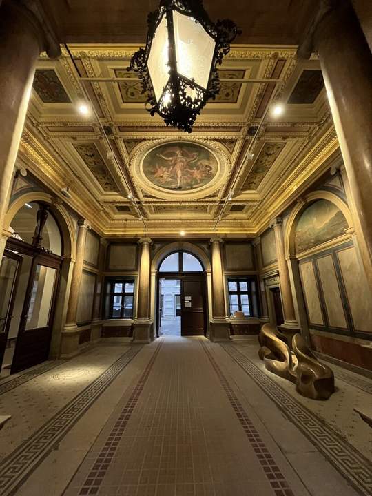 1010! Klassische 4-Zimmer Altbauwohnung mit 2 Bädern in toller Lage!