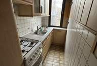 2 stark renovierungsbedürftige Häuser auf einem Grundstück mit schöner Fernsicht zu verkaufen