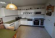 Geräumiges Wohnhaus mit schönem Garten