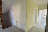 Sanierungsbedürftiges, großzügiges Zweifamilienhaus am ruhigen Ortsrand von Friedberg!