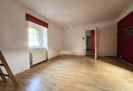 Historische ehemalige Schmiede mit 2 Wohneinheiten, Innenhof, Garage & vielseitigen Nebenflächen in Retz
