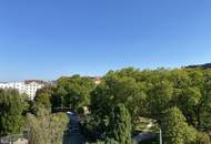 Dachgeschoß-Garconniere mit zwei Terrassen und Parkblick!