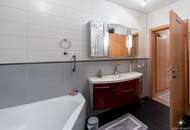 Großzügige Dachgeschoßwohnung mit 5 Zimmern, traumhafte Dachterrasse und Loggia.