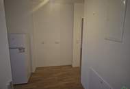 GEMÜTLICHE DACHGESCHOSSWOHNUNG MIT KÜCHE, KLIMA &amp; BALKON!