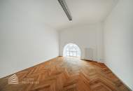 Geräumiges 5-Zimmer Altbau Büro in Toplage