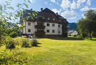 *** Hochwertig möbliert & top saniert: Stilvolle 74m²-Wohnung mit Loggia in ruhiger Lage + Carport ***