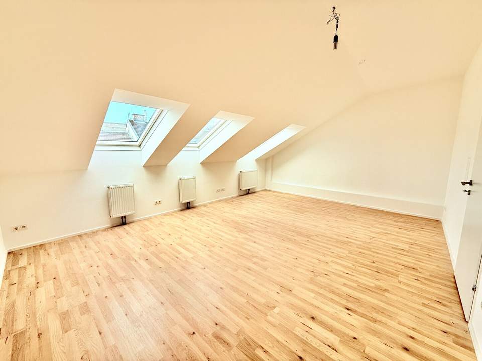 U1 in 5 Minuten erreichbar - Kurzzeitvermietung möglich - Lift im Haus - Zusammenlegung von Wohnungen möglich - Dachgeschoß Ausblick