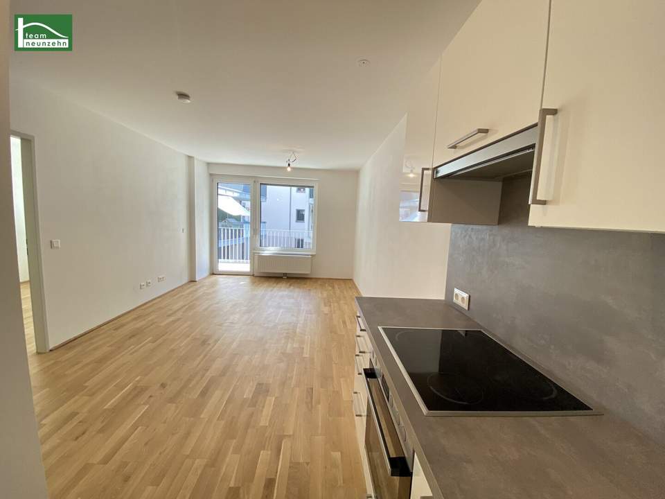 Neubau, großer Innenhof-Balkon und top Ausstattung! Modernes Wohnen mit der Straßenbahn 26 vor der Tür und S-Bahn in Gehweite!