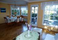 BUNGALOW INMITTEN DER VEGETATION IN RUHELAGE