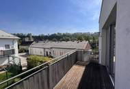 Helle, moderne Mietwohnung mit Balkon in ruhiger Lage