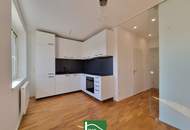 Sonnige 2 - Zimmer Wohnung in toller Lage - Wertige Ausstattung - Einbauküche inklusive - U1 in Gehweite