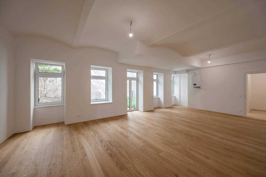 ++NEU++ Großzügiges Altbaubüro, ERSTBEZUG mit Garten in Hofruhelage! Garagen verfügbar!