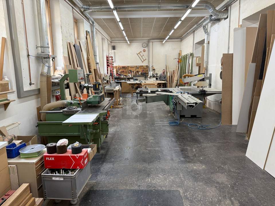 VOLL AUSGESTATTETE TISCHLEREI - SOFORT LOSLEGEN!