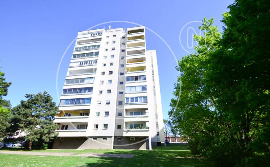 Renovierungsbedürftige 3-Zimmer-Loggia-Wohnung in guter Lage!