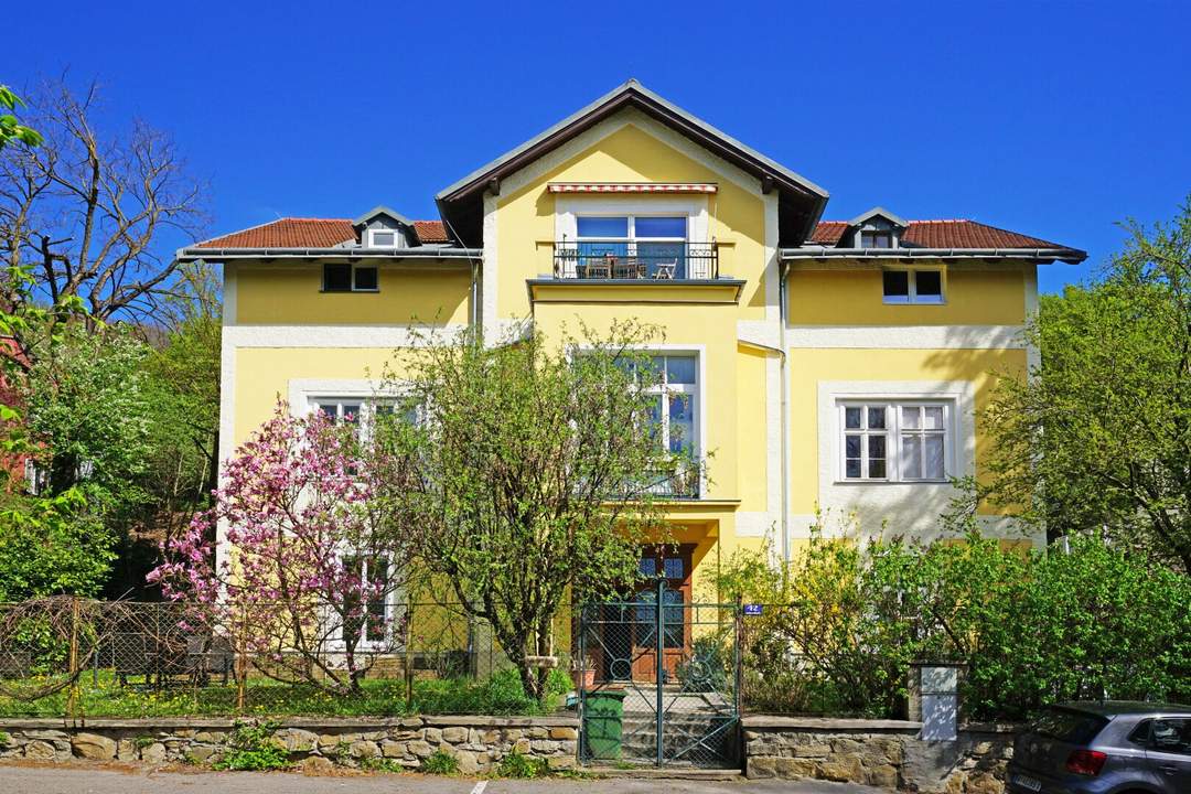 Stilvolle Wohnung mit Pool und Gartenglück - ein Zuhause wie aus einem Sommertraum