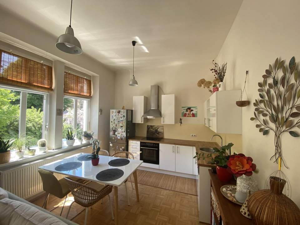 Traumhafte 3 - Zimmer - Altbauwohnung mit Loggia in Alturfahr